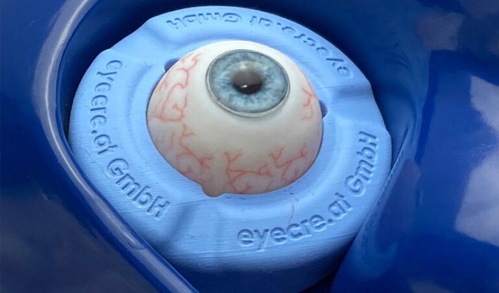 Addion مدل جراحی فرا واقع گرایانه ی چشم طراحی می کند